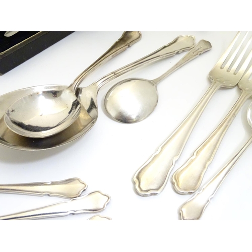 435 - Assorted silver plated flatware to include cased berry serving spoons, cased flatware by Arthur Pric... 