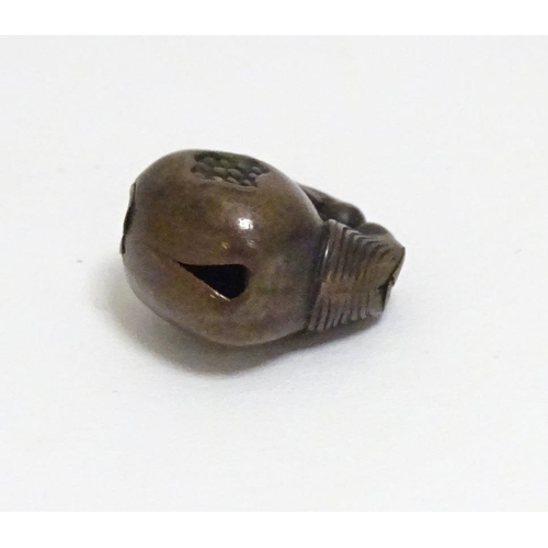 863 - A Japanese ojime bead formed as a stylised crab. Approx. 5/8