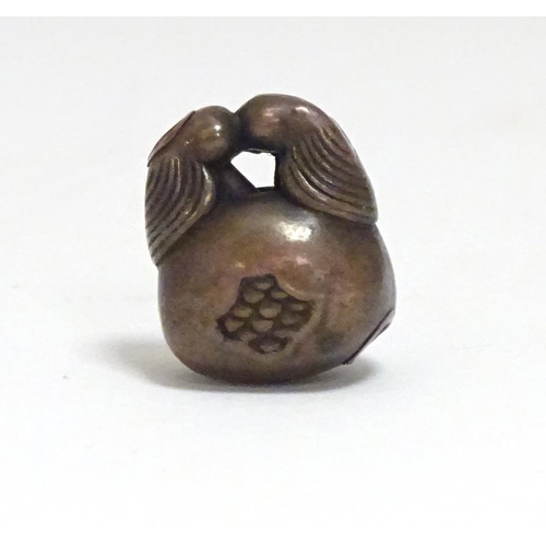 863 - A Japanese ojime bead formed as a stylised crab. Approx. 5/8