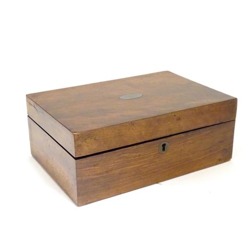 908 - A 19thC walnut jewellery box with fitted lift out tray within. Approx. 3 3/4