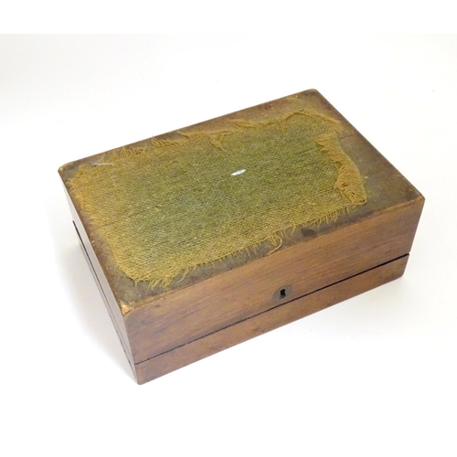 908 - A 19thC walnut jewellery box with fitted lift out tray within. Approx. 3 3/4