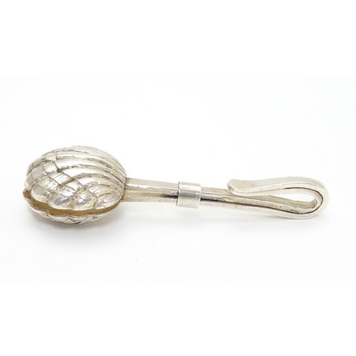 242 - A white metal napkin clip with scallop shell formed grips. 2