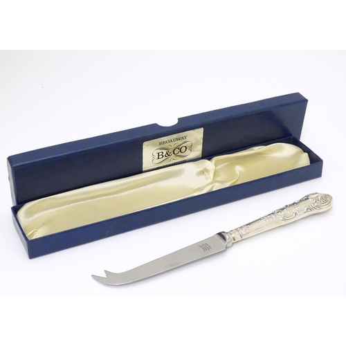 252 - A silver-handled King’s Pattern cheese knife. Hallmarked Birmingham 1993 maker WI Broadway & Co. box... 