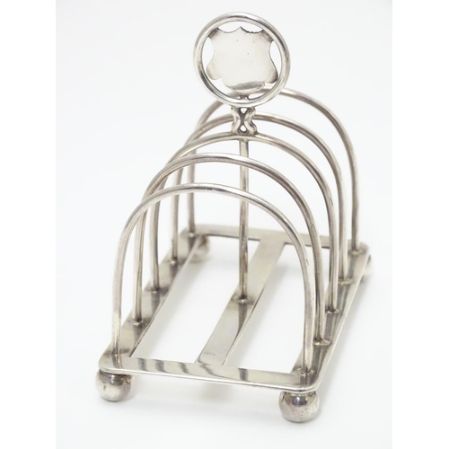 261 - A Victorian silver 5 bar toast rack hallmarked Birmingham 1895 . Approx 4