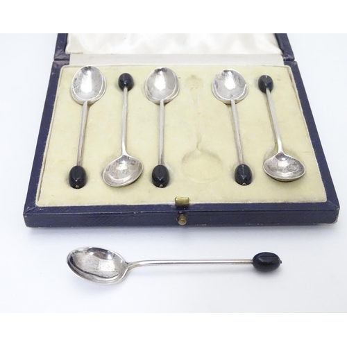 262 - A cased set of 6 silver coffee spoons with coffee bean decoration to handles. Hallmarked Birmingham ... 