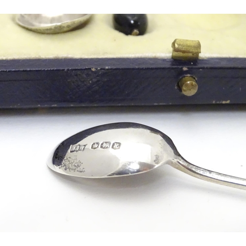 262 - A cased set of 6 silver coffee spoons with coffee bean decoration to handles. Hallmarked Birmingham ... 