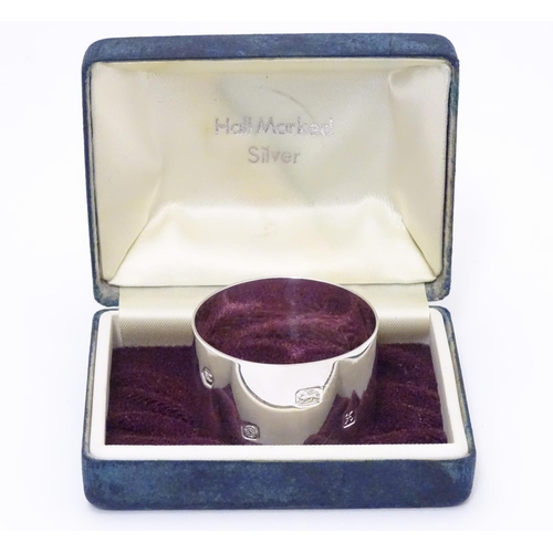 267 - A silver napkin ring hallmarked Sheffield 1997 maker Carr's of Sheffield Ltd. Cased.