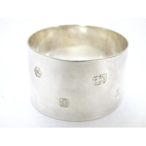 267 - A silver napkin ring hallmarked Sheffield 1997 maker Carr's of Sheffield Ltd. Cased.