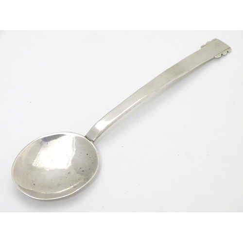 269 - An Art Deco silver jam / preserve spoon. Hallmarked Chester 1947 maker JH. 5 1/4