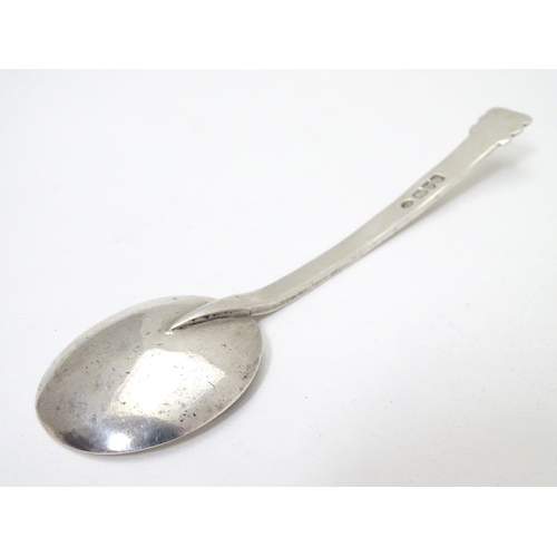 269 - An Art Deco silver jam / preserve spoon. Hallmarked Chester 1947 maker JH. 5 1/4