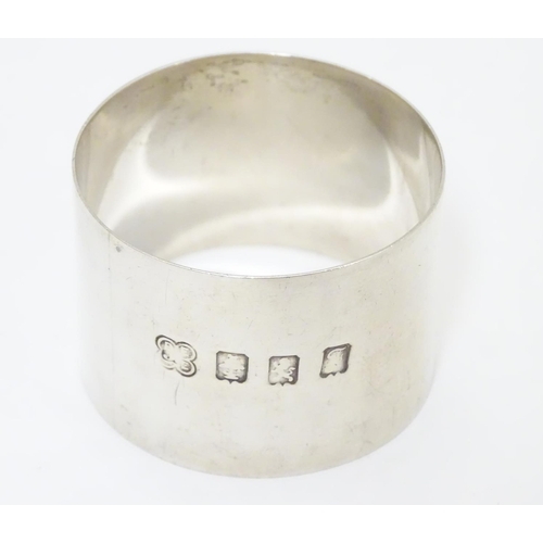 271 - A silver napkin ring hallmarked Glasgow 1902 maker George Edward & Sons (David & George Edward)