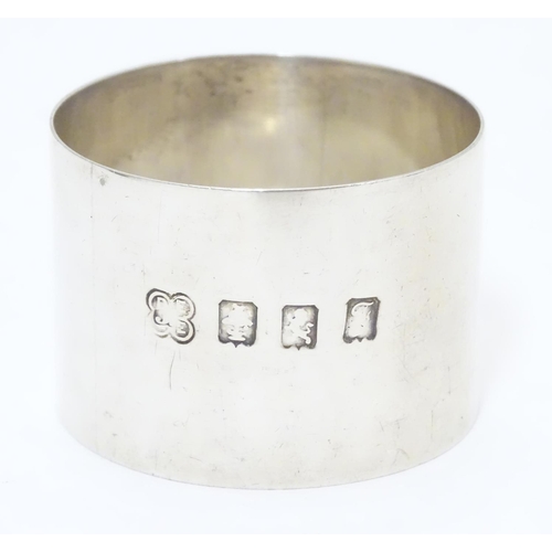 271 - A silver napkin ring hallmarked Glasgow 1902 maker George Edward & Sons (David & George Edward)