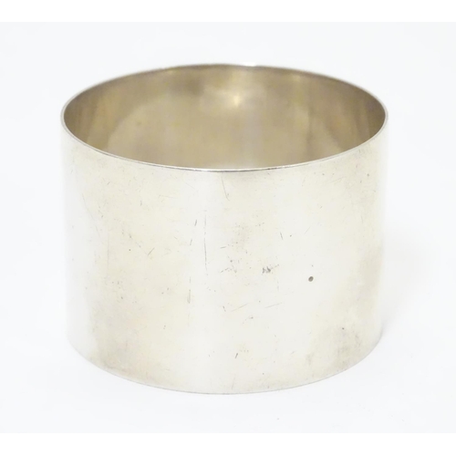 271 - A silver napkin ring hallmarked Glasgow 1902 maker George Edward & Sons (David & George Edward)