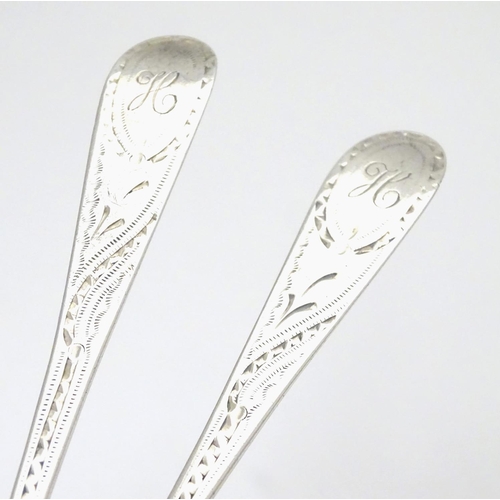 281 - A pair of Geo III Old English pattern teaspoons with bright cut decoration to handles. Hallmarked Lo... 