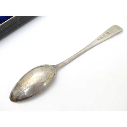 282 - A cased set of 6 silver teaspoons Hallmarked 1924 maker Harrods Ltd. Approx 4 1/4