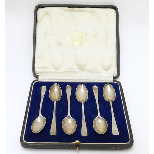 282 - A cased set of 6 silver teaspoons Hallmarked 1924 maker Harrods Ltd. Approx 4 1/4