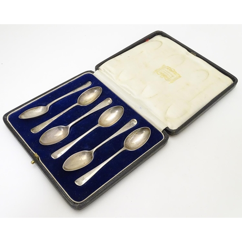 282 - A cased set of 6 silver teaspoons Hallmarked 1924 maker Harrods Ltd. Approx 4 1/4