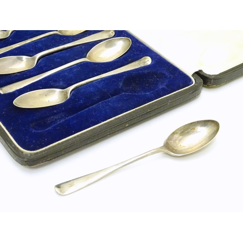 282 - A cased set of 6 silver teaspoons Hallmarked 1924 maker Harrods Ltd. Approx 4 1/4