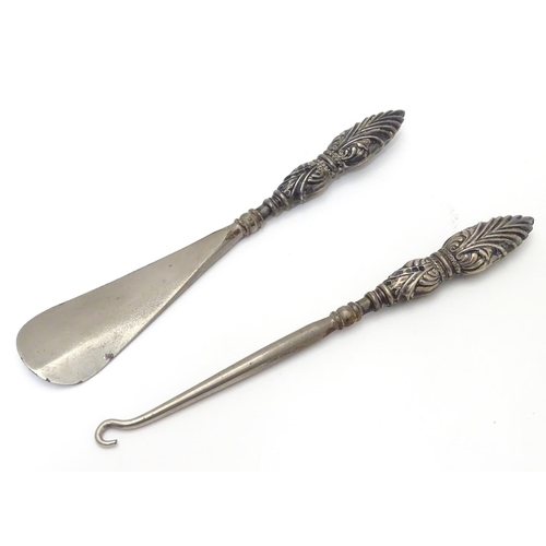 284 - A silver handled shoe horn and button hook. Hallmarked Birmingham 1906 maker Crisford & Norris Ltd. ... 