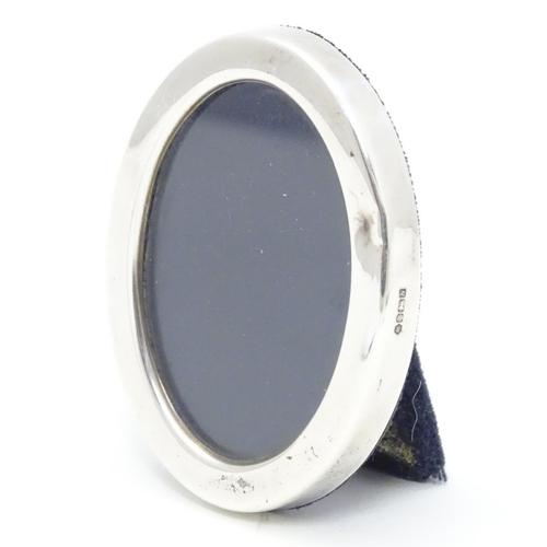 366 - A photograph frame of oval form with silver surround hallmarked Sheffield 1927. Approx 3