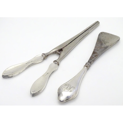 369 - A silver handled shoe horn together with silver handled glove stretcher . the largest 7 1/2