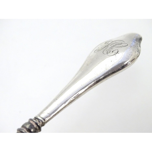 369 - A silver handled shoe horn together with silver handled glove stretcher . the largest 7 1/2