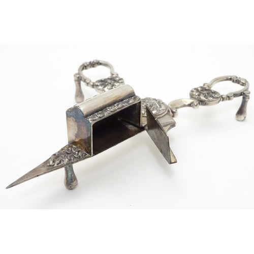 401 - Assorted 19thC and later items to include silver plate grape shears, close plate wick trimmers, and ... 