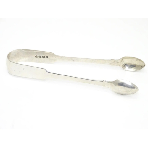 404 - Geo IV silver fiddle pattern sugar tongs. Hallmarked London 1824 maker WS (possibly
William Schofiel... 