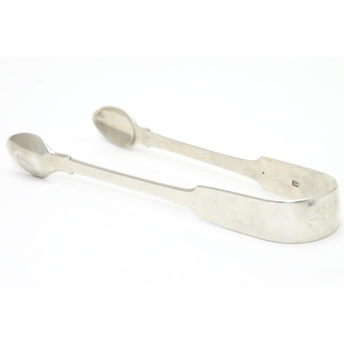 404 - Geo IV silver fiddle pattern sugar tongs. Hallmarked London 1824 maker WS (possibly
William Schofiel... 