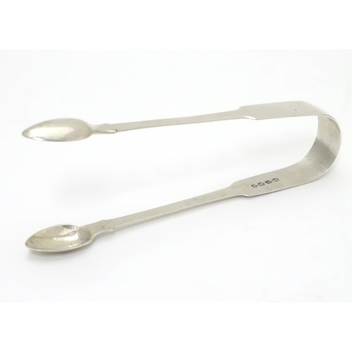 404 - Geo IV silver fiddle pattern sugar tongs. Hallmarked London 1824 maker WS (possibly
William Schofiel... 