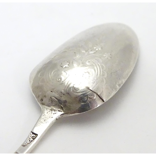 407 - An early Geo III silver Hanoverian teaspoon with picture / fancy back depicting a flower spray stemm... 