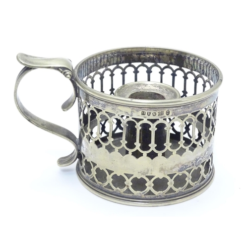 421 - Hawksworth & Eyre & Co, circa 1850, A silver plated chamberstick with handle, 3 ¼” x 3” high