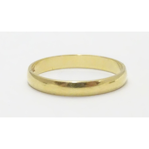 451 - An 18ct gold ring. Approx 1.7g. Ring size approx L 1/2