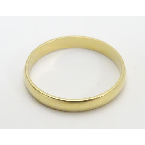 451 - An 18ct gold ring. Approx 1.7g. Ring size approx L 1/2