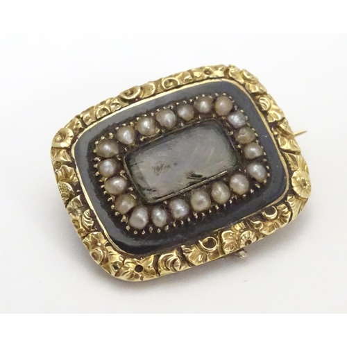 469 - Mourning / Memorial jewellery :  A 19thC yellow metal memorial brooch, the central glazed panel cont... 