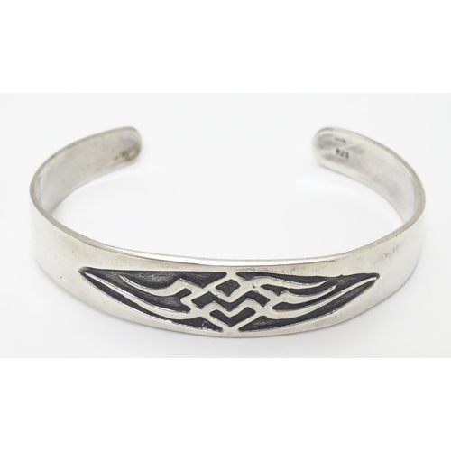 475 - A 925 silver bangle with incised decoration. Bears maker’s mark CAO.