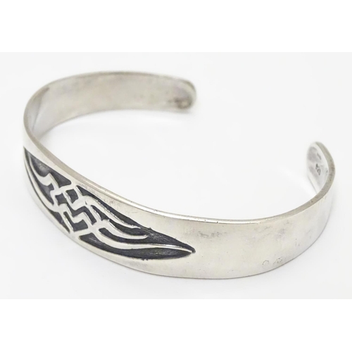 475 - A 925 silver bangle with incised decoration. Bears maker’s mark CAO.