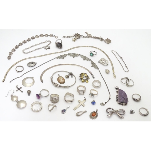 547 - assorted jewellery to include necklaces, rings, pendants etc. Some silver examples.