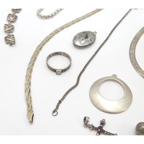 547 - assorted jewellery to include necklaces, rings, pendants etc. Some silver examples.