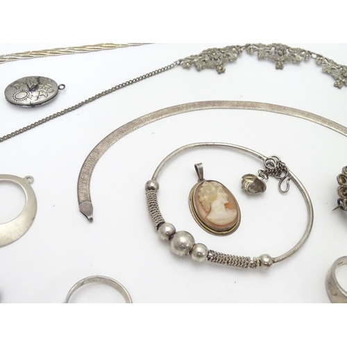 547 - assorted jewellery to include necklaces, rings, pendants etc. Some silver examples.