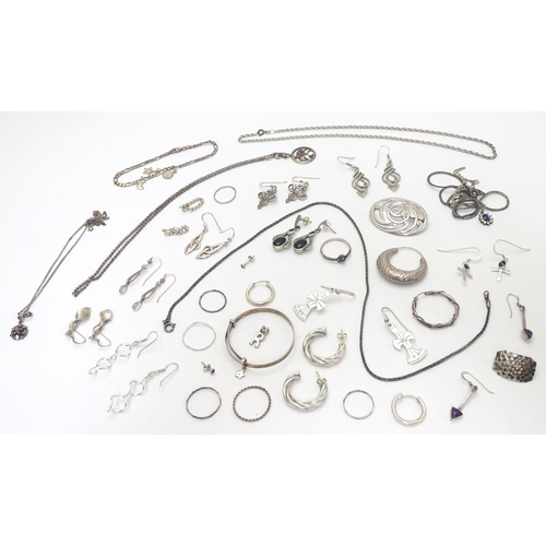 549 - Assorted jewellery to include various bracelets, earrings, chains etc. some silver