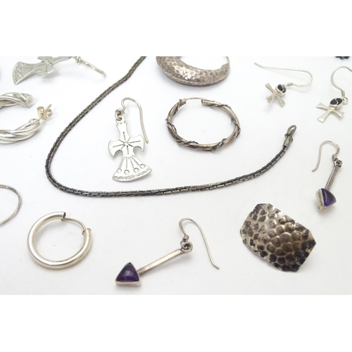 549 - Assorted jewellery to include various bracelets, earrings, chains etc. some silver