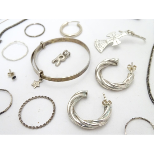 549 - Assorted jewellery to include various bracelets, earrings, chains etc. some silver