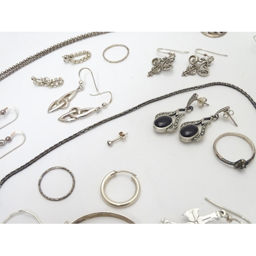 549 - Assorted jewellery to include various bracelets, earrings, chains etc. some silver