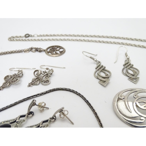 549 - Assorted jewellery to include various bracelets, earrings, chains etc. some silver