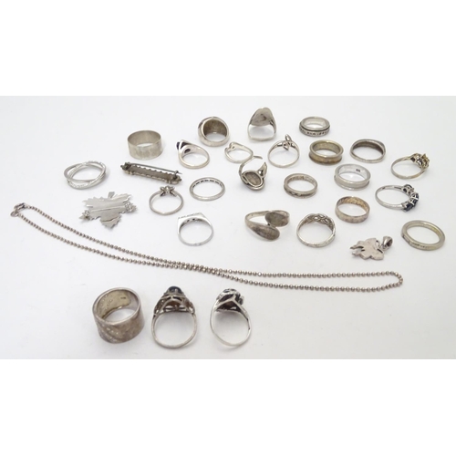 551 - Assorted jewellery to include various rings, bracelets etc some silver examples including a Bond Boy... 