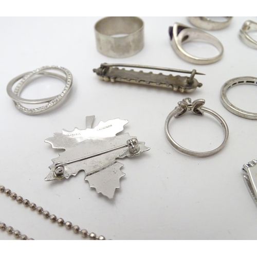 551 - Assorted jewellery to include various rings, bracelets etc some silver examples including a Bond Boy... 