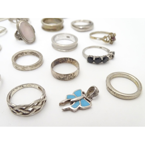 551 - Assorted jewellery to include various rings, bracelets etc some silver examples including a Bond Boy... 