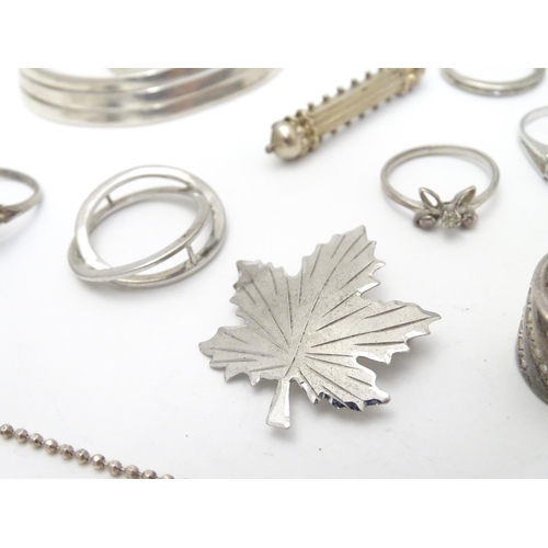 551 - Assorted jewellery to include various rings, bracelets etc some silver examples including a Bond Boy... 