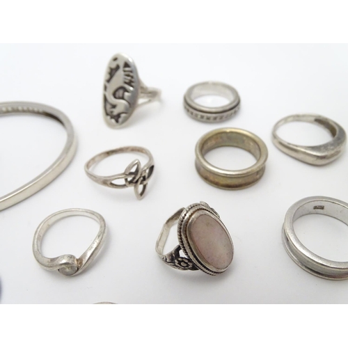 551 - Assorted jewellery to include various rings, bracelets etc some silver examples including a Bond Boy... 